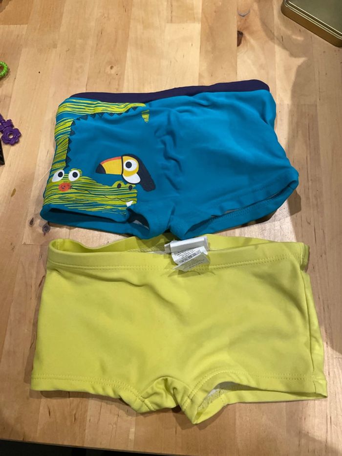 Lot de deux shorts de bain bébé 24 mois dpam