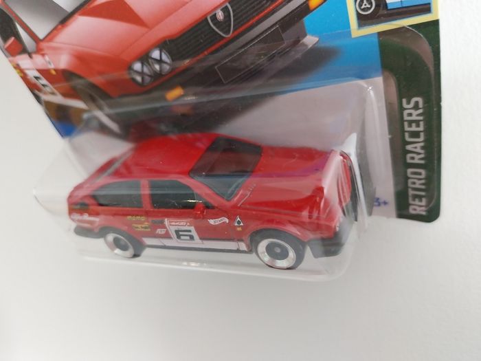 Hot Wheels Alfa Roméo GTV6 3.0 - photo numéro 4