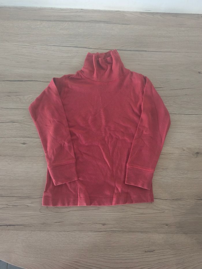 Tee-shirt manches longues sous pull col roulé 4 ans