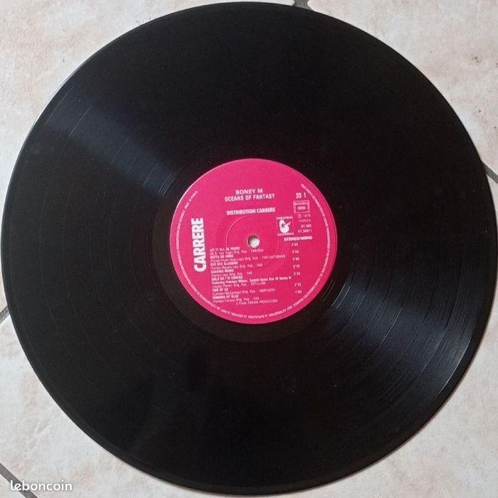 Vends Vinyle Boney M. Océans of fantasy vitesse 33 tours format 30 cm année 1976 - photo numéro 3