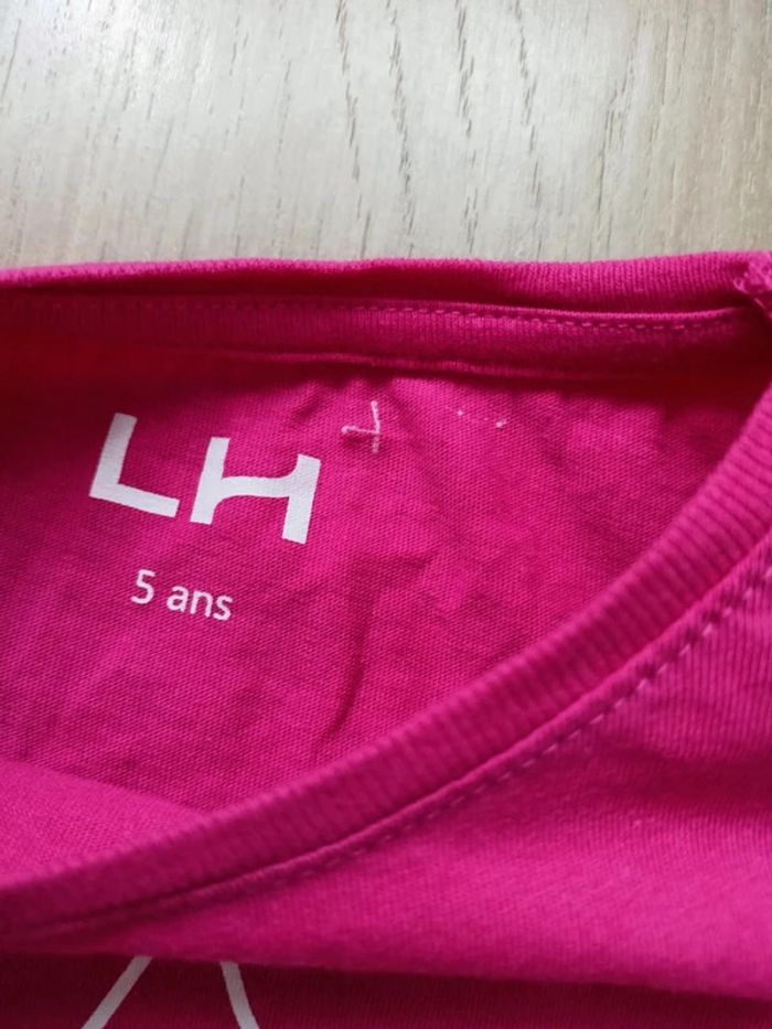 Tshirt rose 5 ans Neuf - photo numéro 3