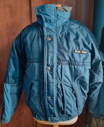 Blouson bleu avec capuche taille S-M (Fun Tea)