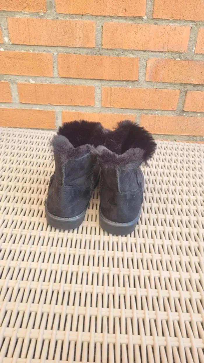 Bottines en fourrure taille 34 - photo numéro 3