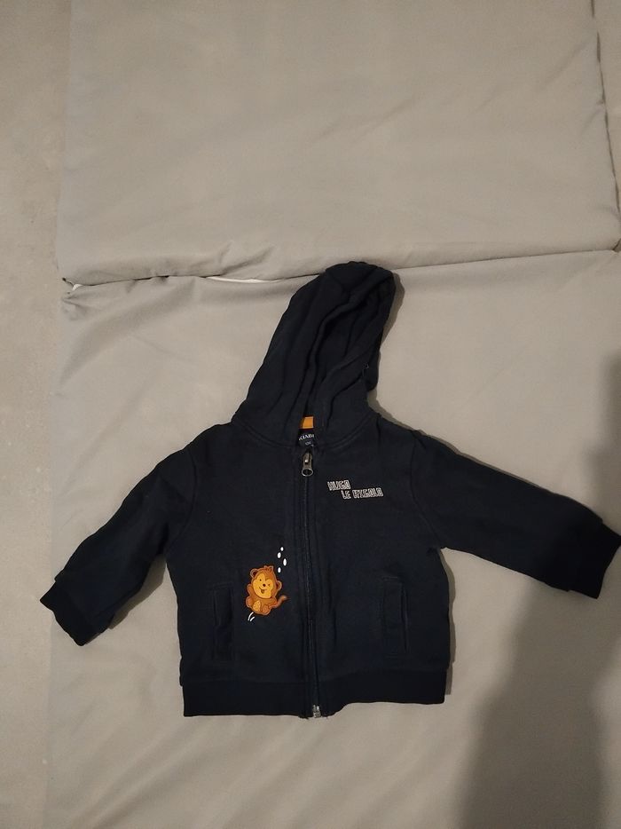 Gilet à capuche