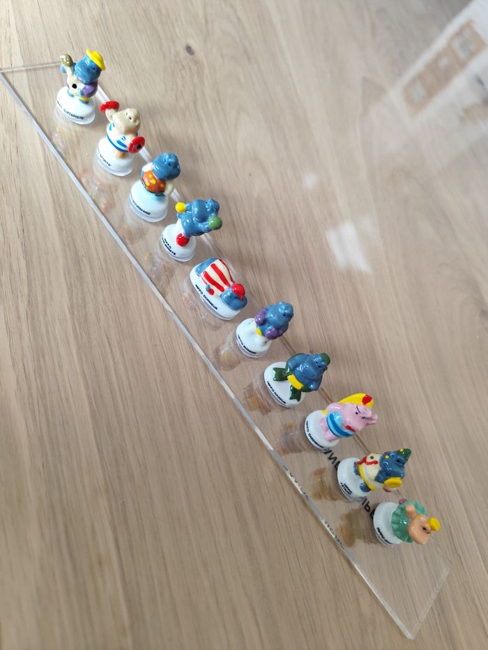 Lot de 10 figurines en céramique " bandes d'hippos"
