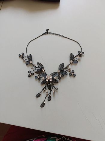 magnifique collier noir
