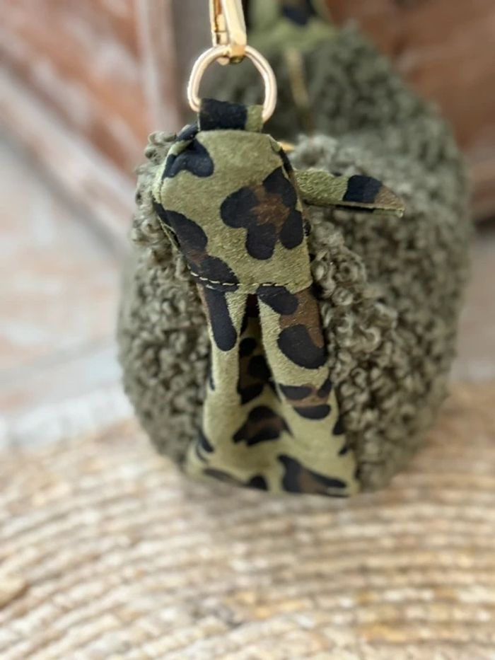 Sac demie-lune moumoute vert kaki et léopard - photo numéro 3