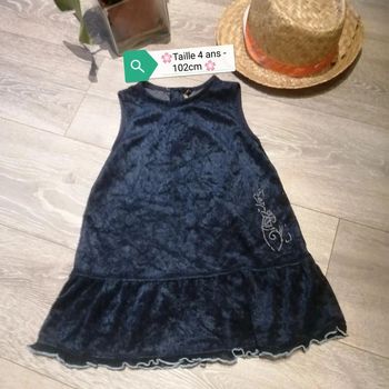 🌸👍Ideal pour les fêtes 👍Jolie robe velours bleu nuit et volant dentelée Taille 4ans "Alphabet" 🌸