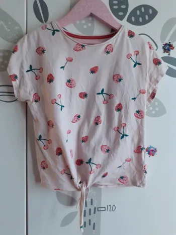 Tee-shirt rose pâle motifs fruits