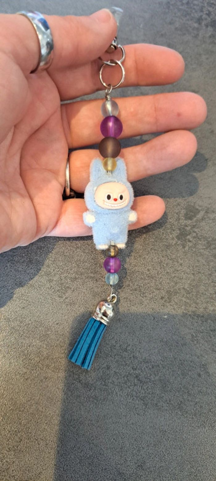 Porte-clés perles en verre & figurine style Labubu