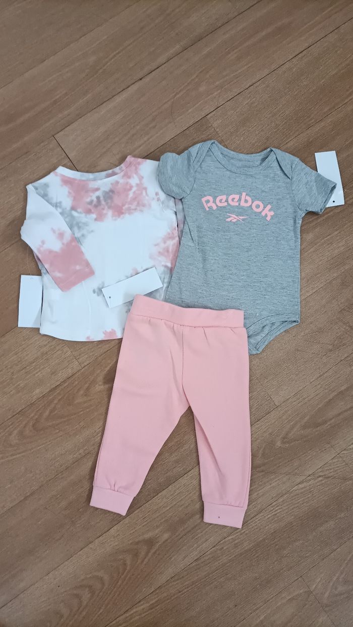 Ensemble jogging+ pull d'hiver bébé fille Reebok lot de deux ensembles  5 pièces - photo numéro 6