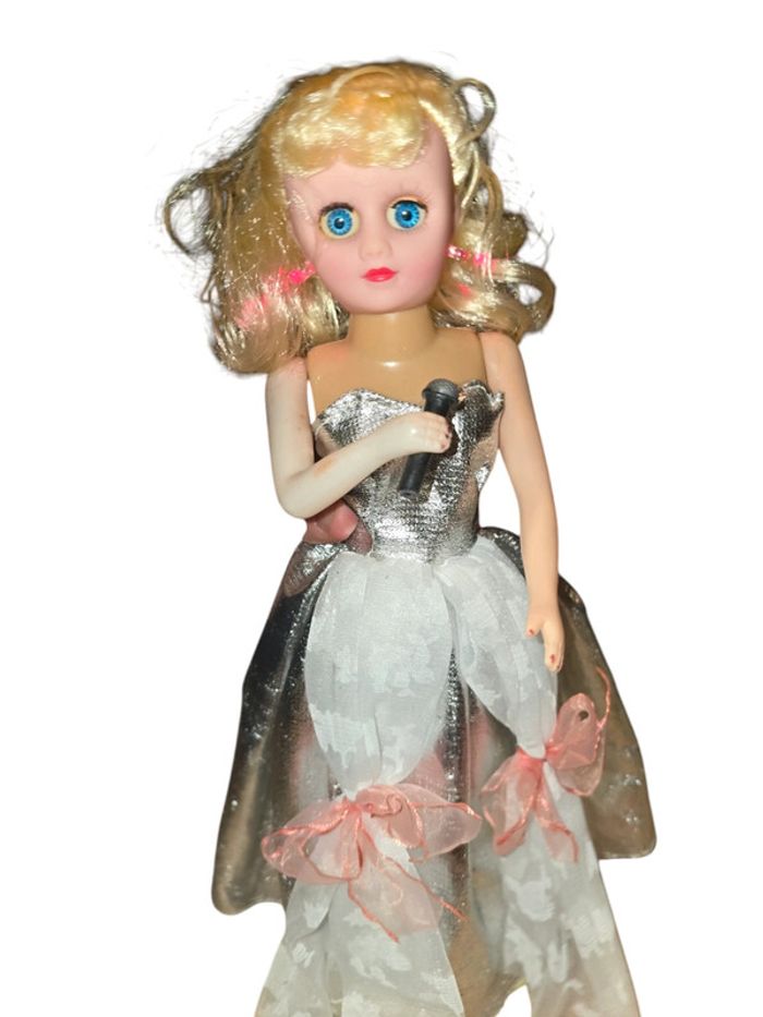 Poupée qui chante 33 cm - photo numéro 4