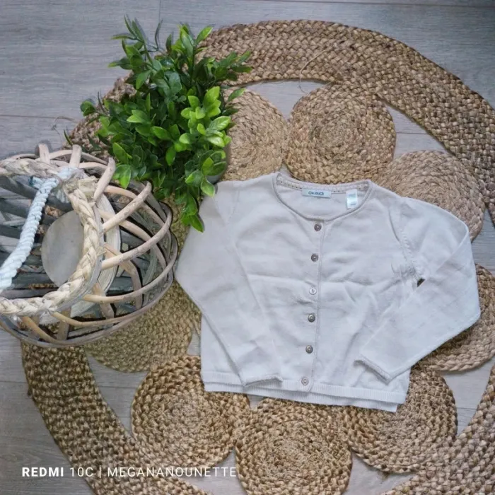 🤍 Cardigan beige à paillettes – Okaïdi – Taille 3 ans / 98 cm – Très bon état