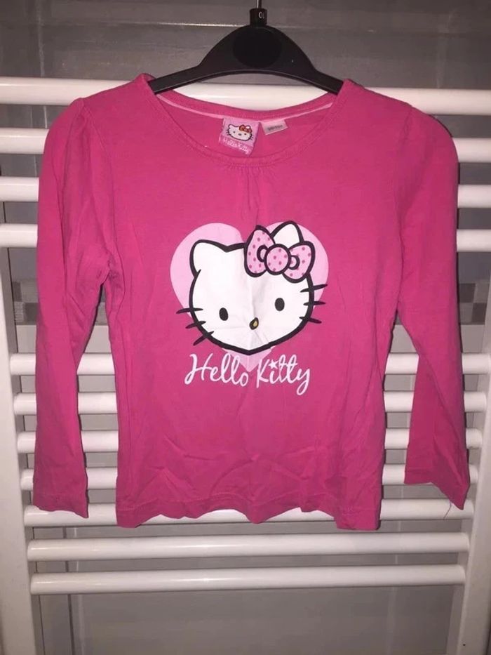 T shirt Hello Kitty 4 ans’ en tbe à 3 euros