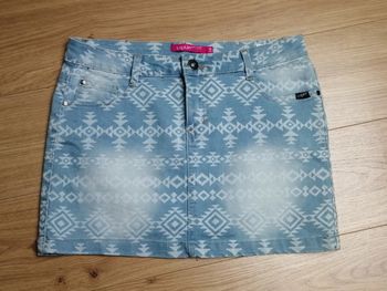 Jupe en jean délavé à motif