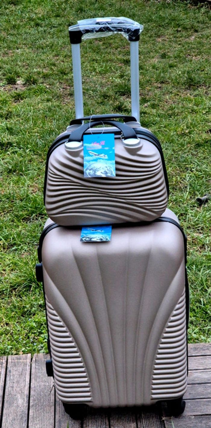 Livraison gratuite, Neuf avec ticket, valise cabine 55cm de bonne qualité - photo numéro 2