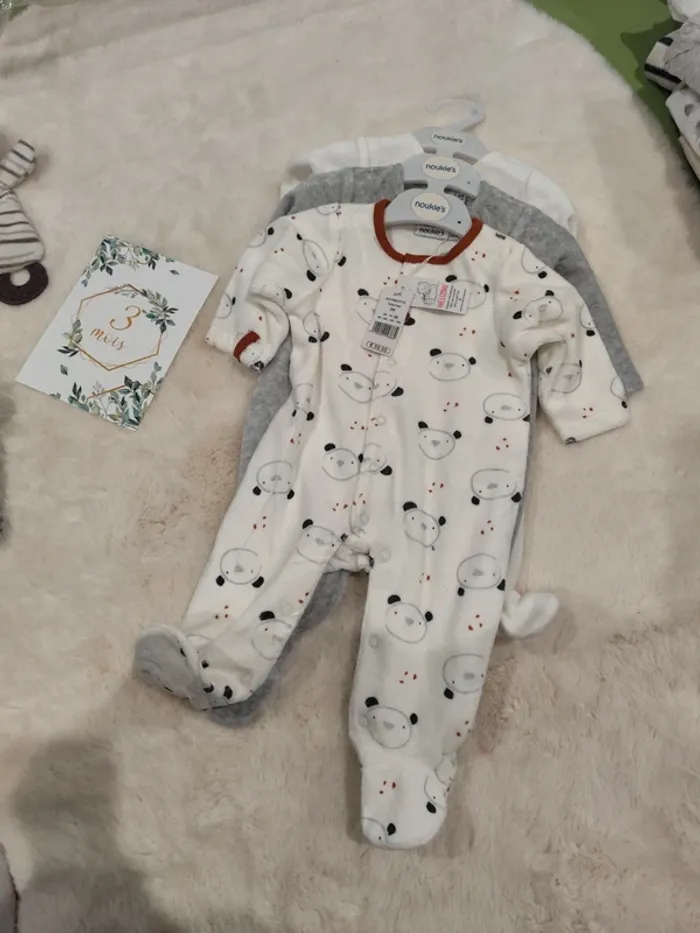 Lot de 3 pyjamas velours Noukies 3 mois neufs