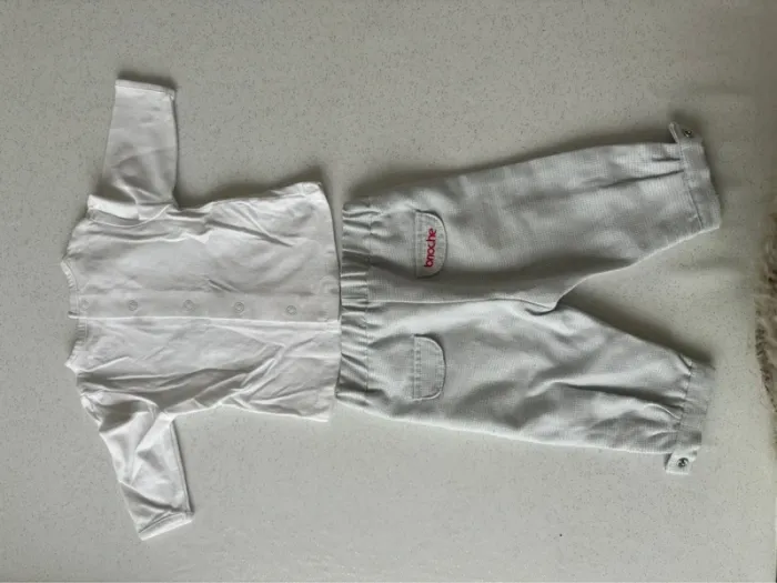Pantalon et t-shirt