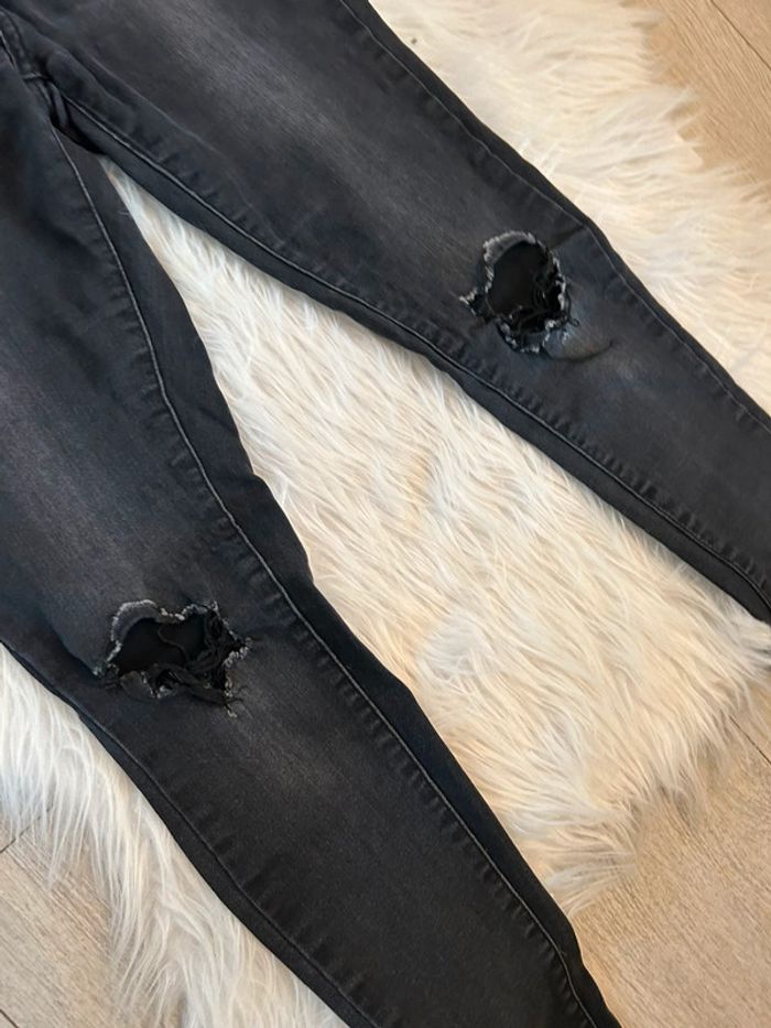 Très beau jeans troués 🥰 hello miss taille 36 - photo numéro 2