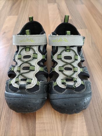 Sandales fermées wipop 33 noir et vert