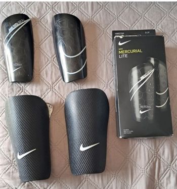 PROTÉGES TIBIAS NIKE NEUFS