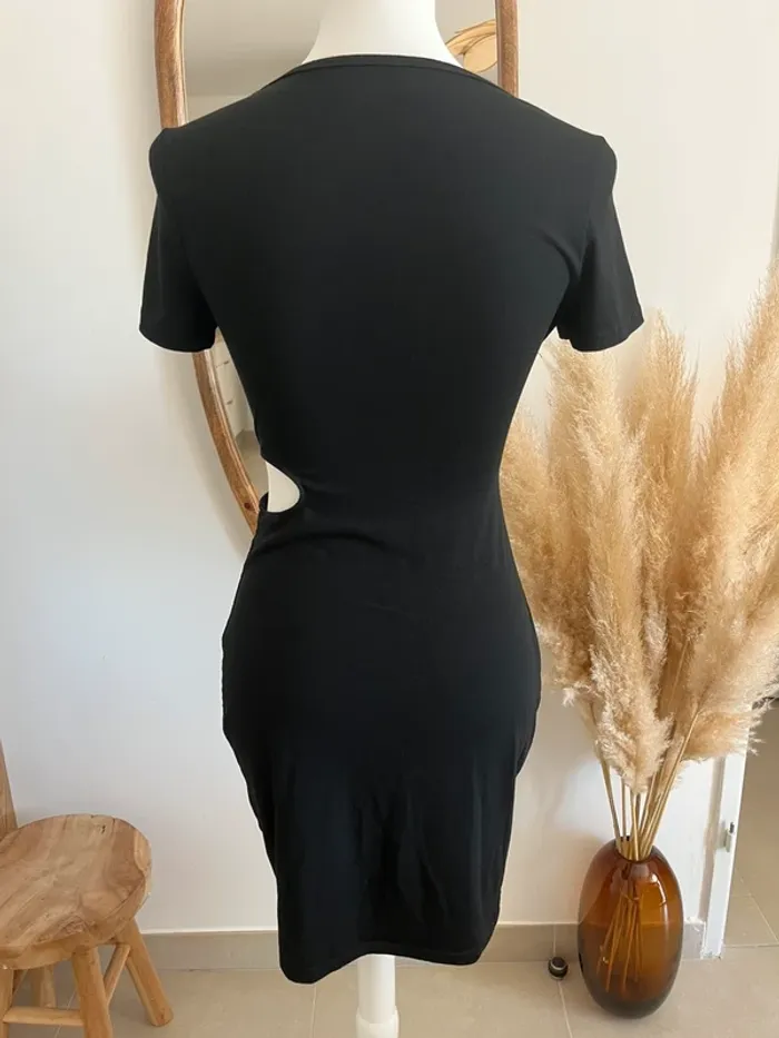 Robe moulante ouverte noire Shein - photo numéro 5
