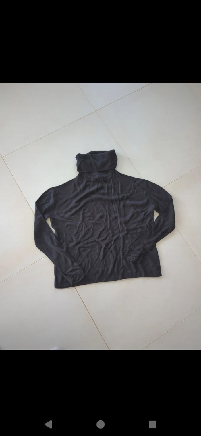 Pull noir col roulé Kiabi taille M - photo numéro 2