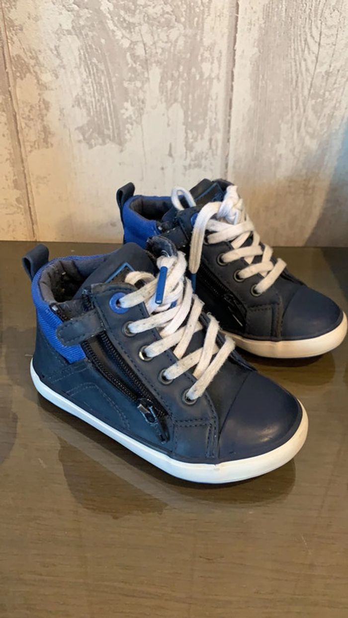 Baskets Obaibi taille 24