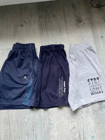 Lot shorts sport 7-8 ans