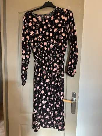 Robe noir fleurs