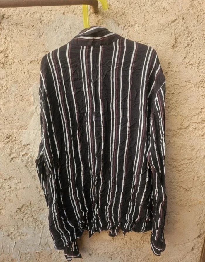 Chemise rayé noir tissu leger et fluide à manche longue. - photo numéro 4