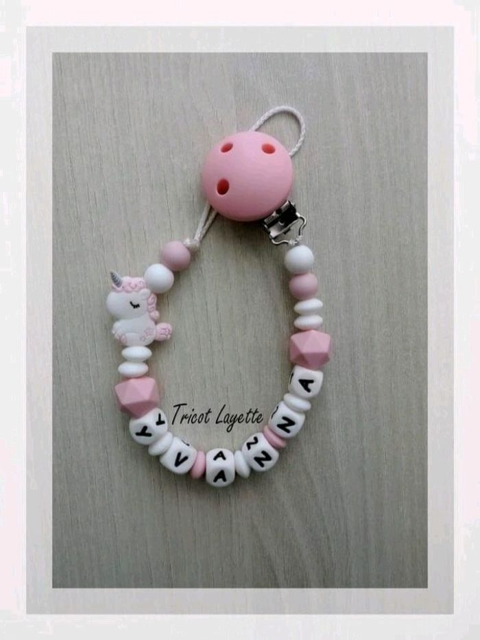Attache tétine licorne