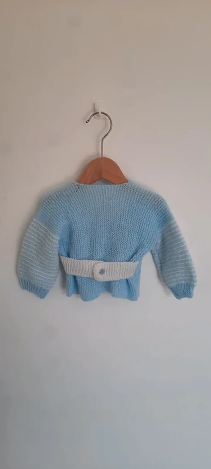 Brassière et chaussons naissance faits main - photo numéro 3