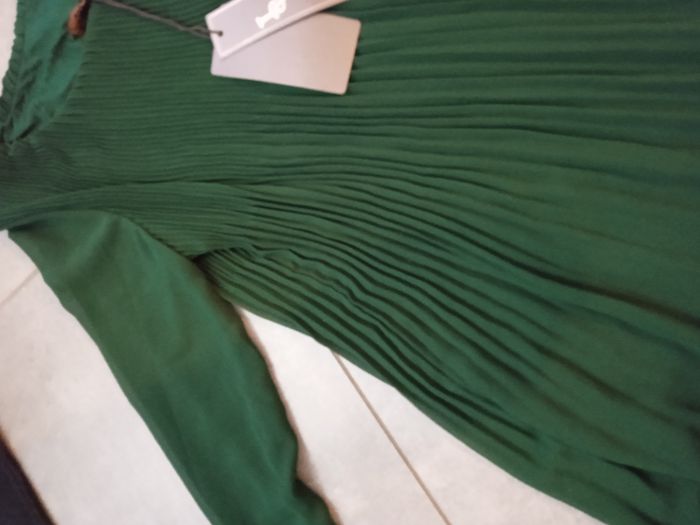 Robe plissée vert. Neuve étiquette achat - photo numéro 5