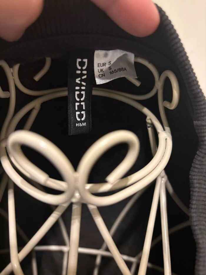 Pull sweat noir taille S H&M tigre - photo numéro 4