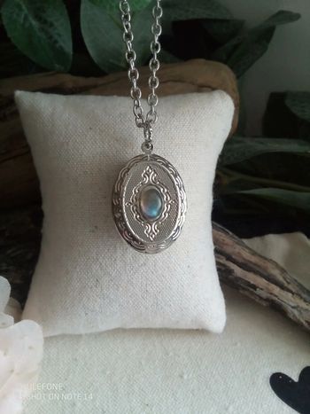 Collier médaillon pierre de labradorite réversible