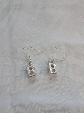 Boucle d'oreille lettre B