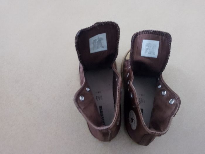 Vends baskets montantes  marrons Converse Taille 25 TBE - photo numéro 2