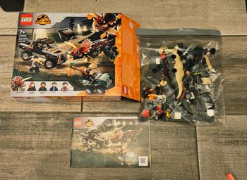 LEGO 76950 - L’embuscade du Tricératops en pick-up