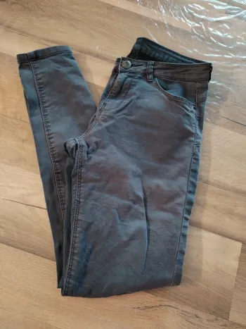 Pantalon femme taille 38 Terranova