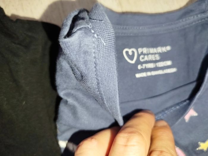 2 tee-shirts taille 7 ans - photo numéro 2