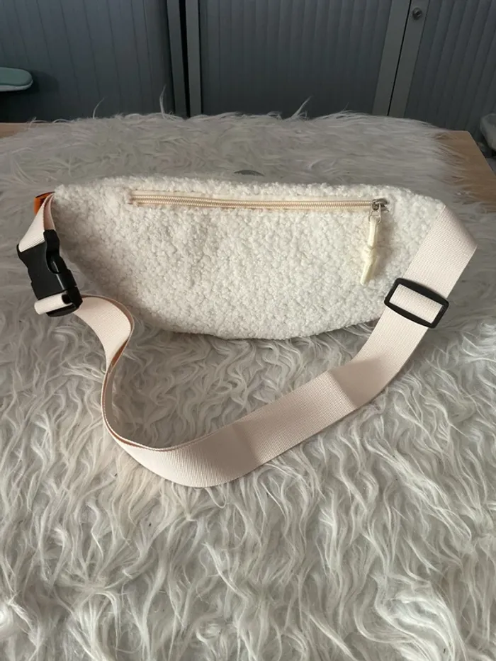 Sac banane pilou neuve - photo numéro 3