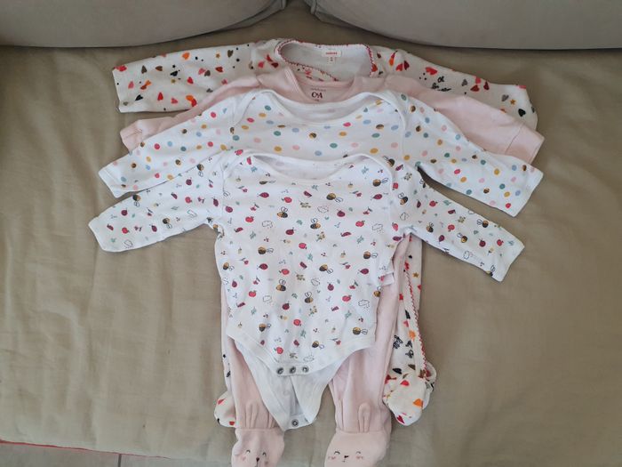 Lot pyjamas et bodies