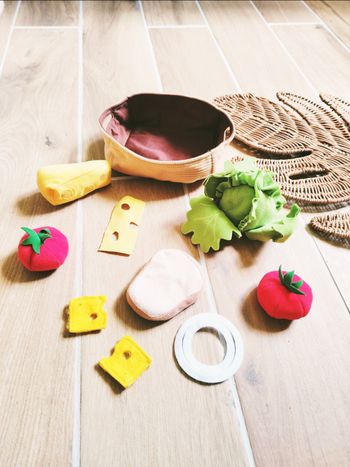 🧺 Dinette panier marron avec sandwich et divers aliments /ingrédients en tissu- peluche