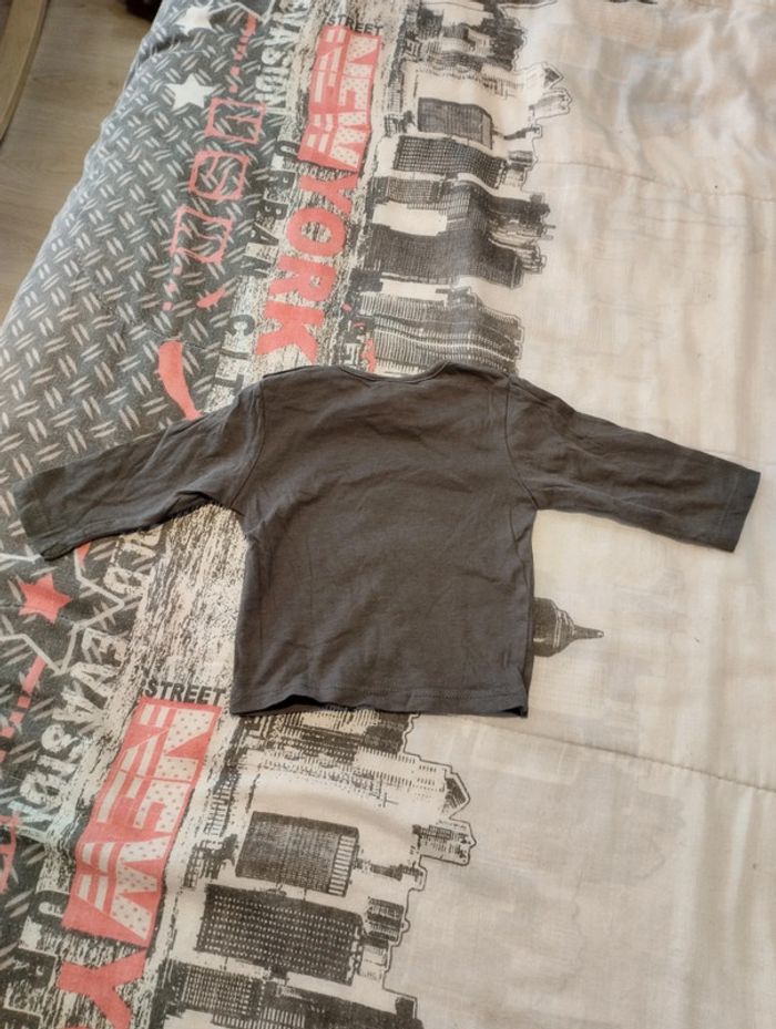 Tee shirt gris à message - photo numéro 3