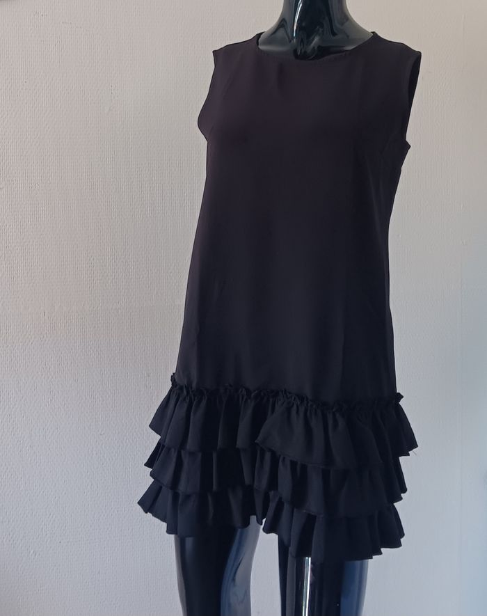 Robe noir chic à volants taille L - photo numéro 2