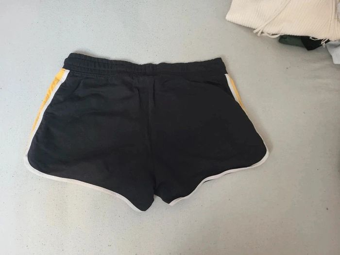 Très beau short - photo numéro 2