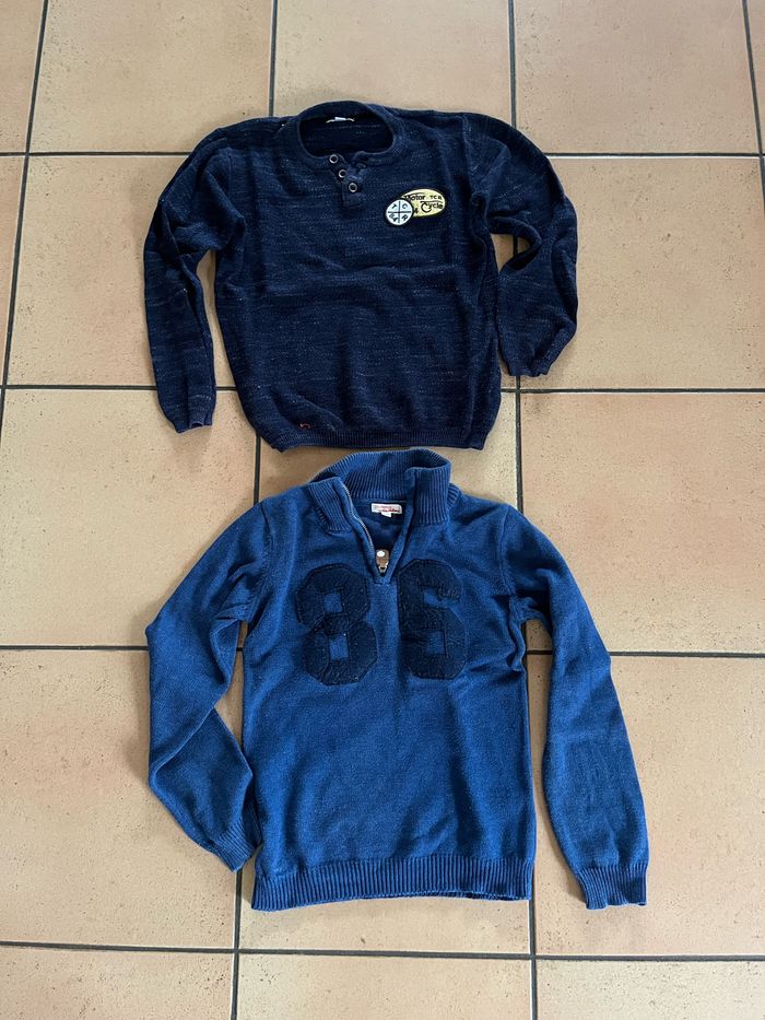 Lot de 2 pulls garçon. 10 ans