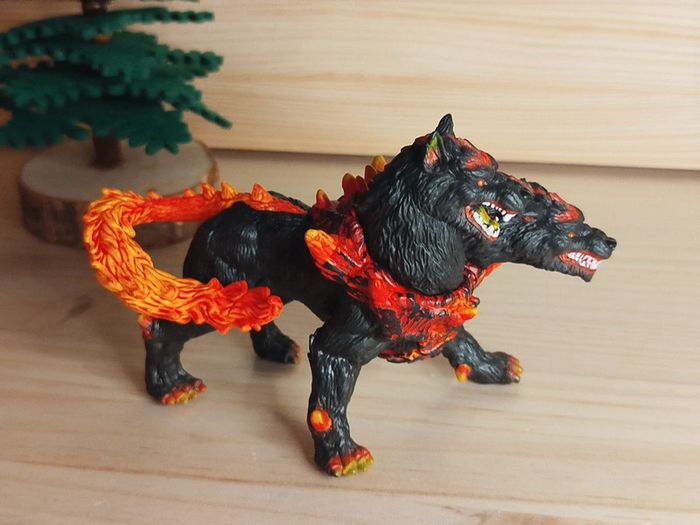 Schleich cerbère de lave Figurine Eldrador Animal imaginaire - photo numéro 3