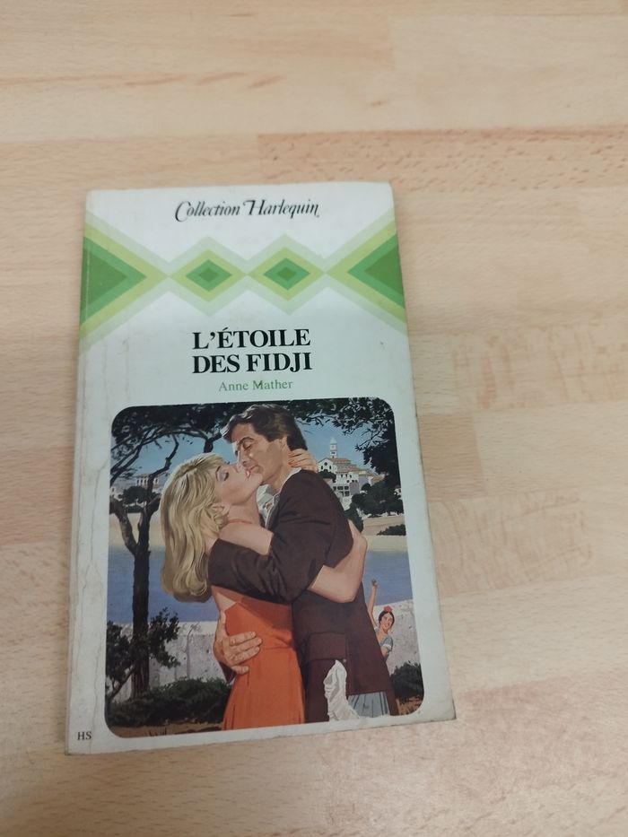 Collection Harlequin

L'ÉTOILE DES FIDJI